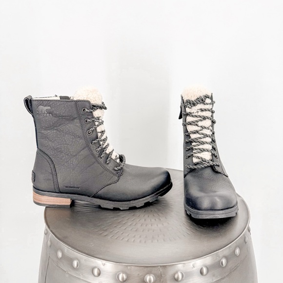 Sorel Black Ankle Boots with Cream Lining - Picture 1 of 7